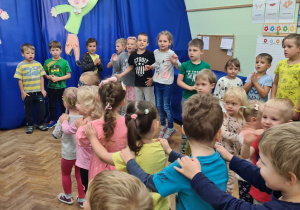 Dzieci podczas zabawy w dniu przedszkolaka