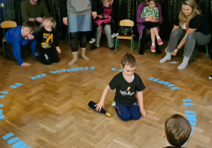 Wspólne zabawy dzieci i rodziców podczas Andrzejek