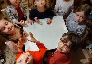 Dzieci w Baśniowej Kawiarence