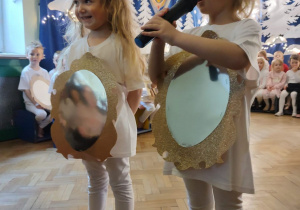 Dzieci podczas występów dla rodziców