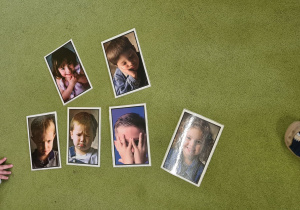 Karty dla dzieci przedstawiające emocje