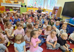 Dzieci podczas koncertu z panią Ulą Pakułą