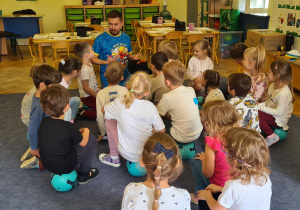 Zajęcia z Kangurem- dzieci podczas zajęć sportowych